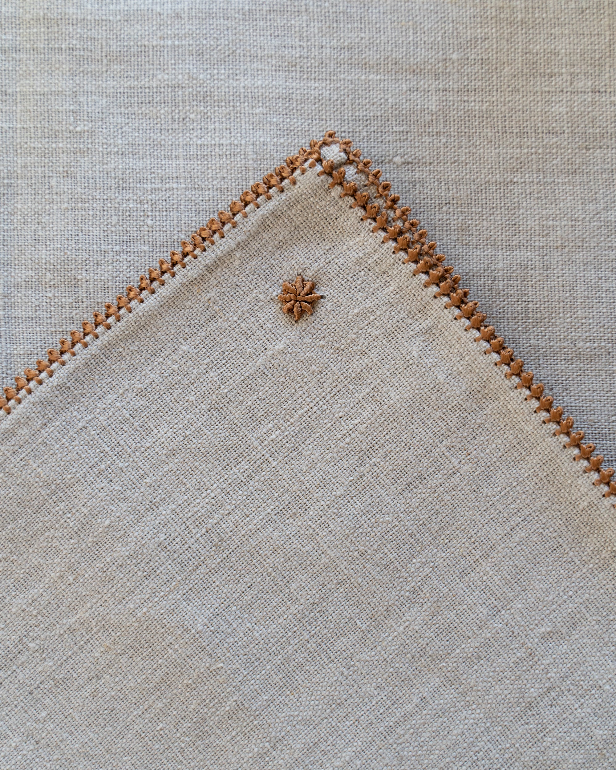 MINA - Natural linen tablecloth