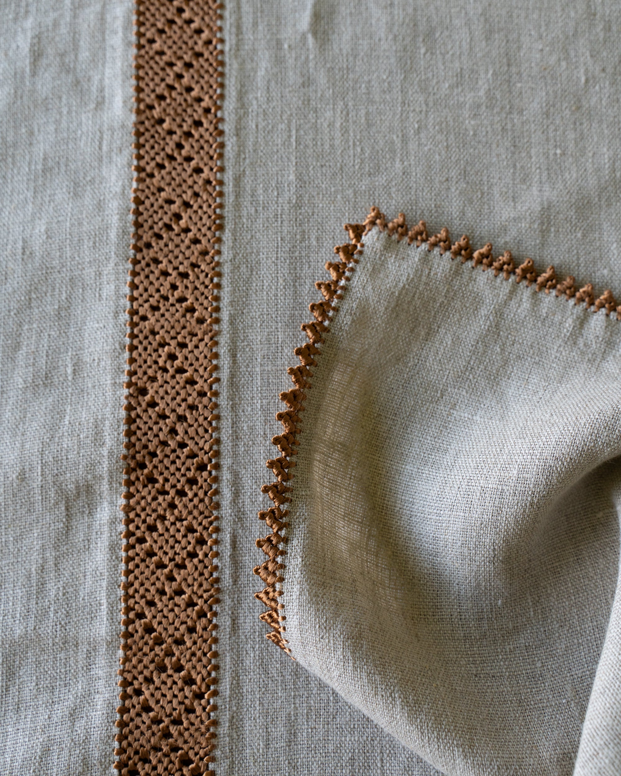 MINA - Natural linen tablecloth