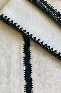 KHOUMASSIA - Linen tablecloth and napkins with string