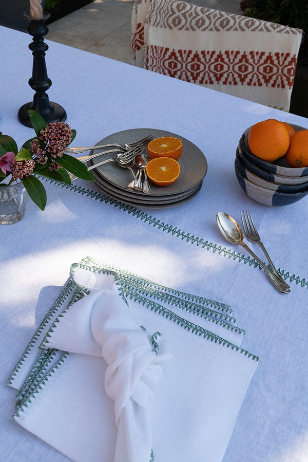 WE WE - White linen tablecloth and napkins