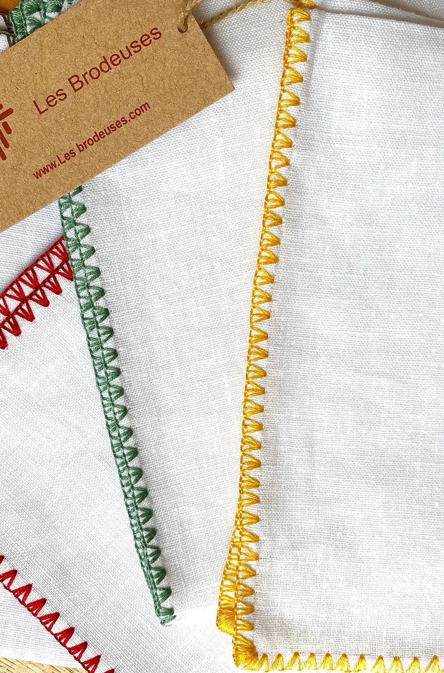 WE WE - White linen tablecloth and napkins