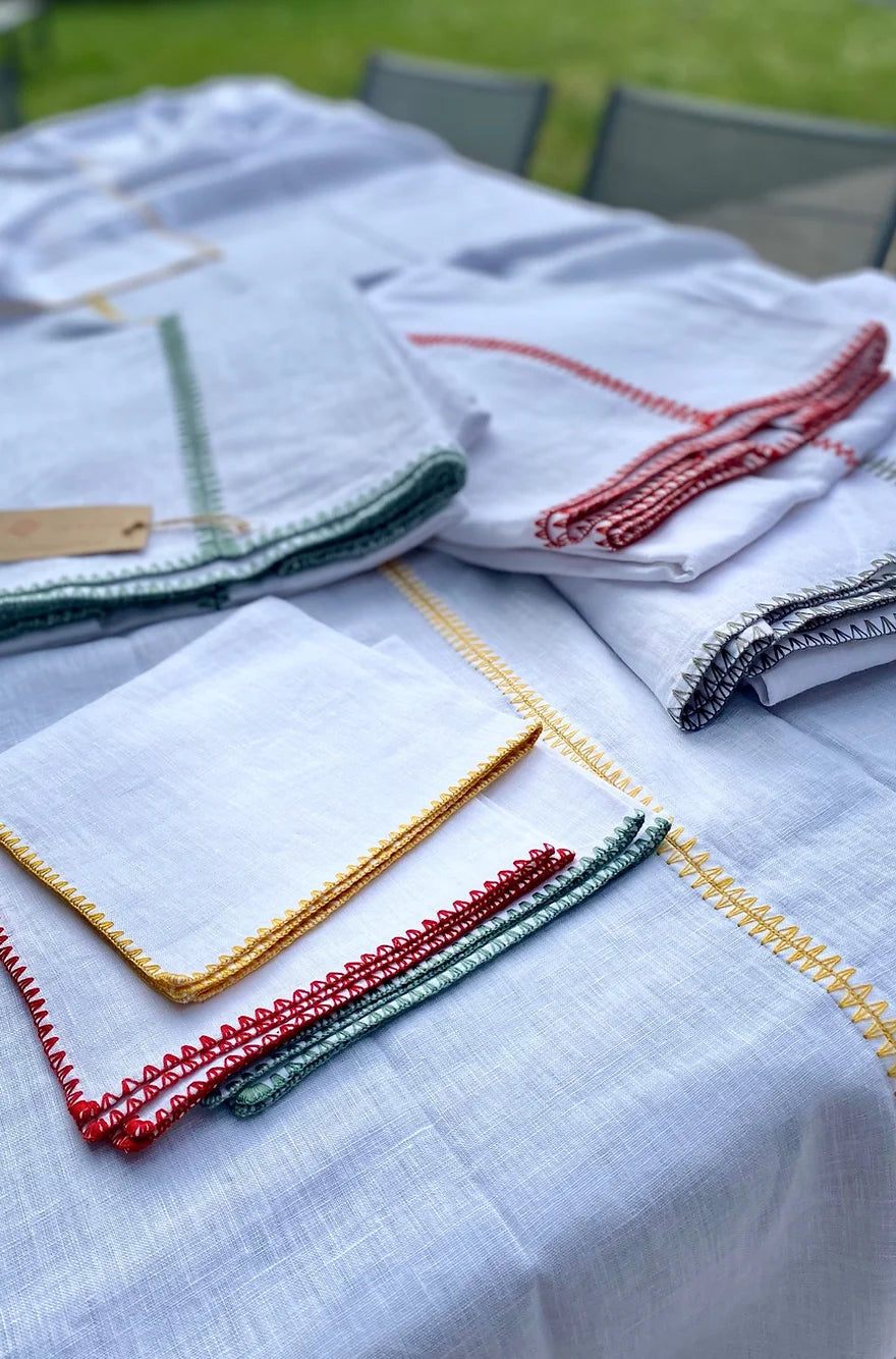 WE WE - White linen tablecloth and napkins